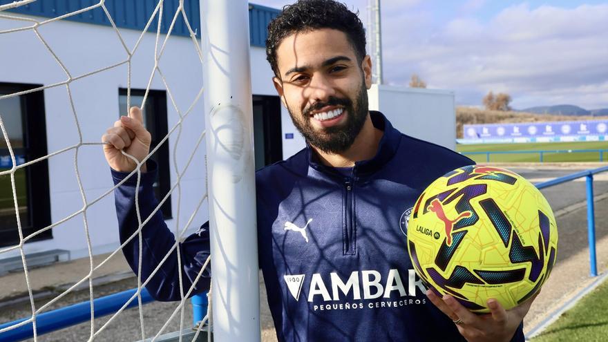 &quot;Me haría muy feliz seguir en el Alavés al acabar la temporada&quot;