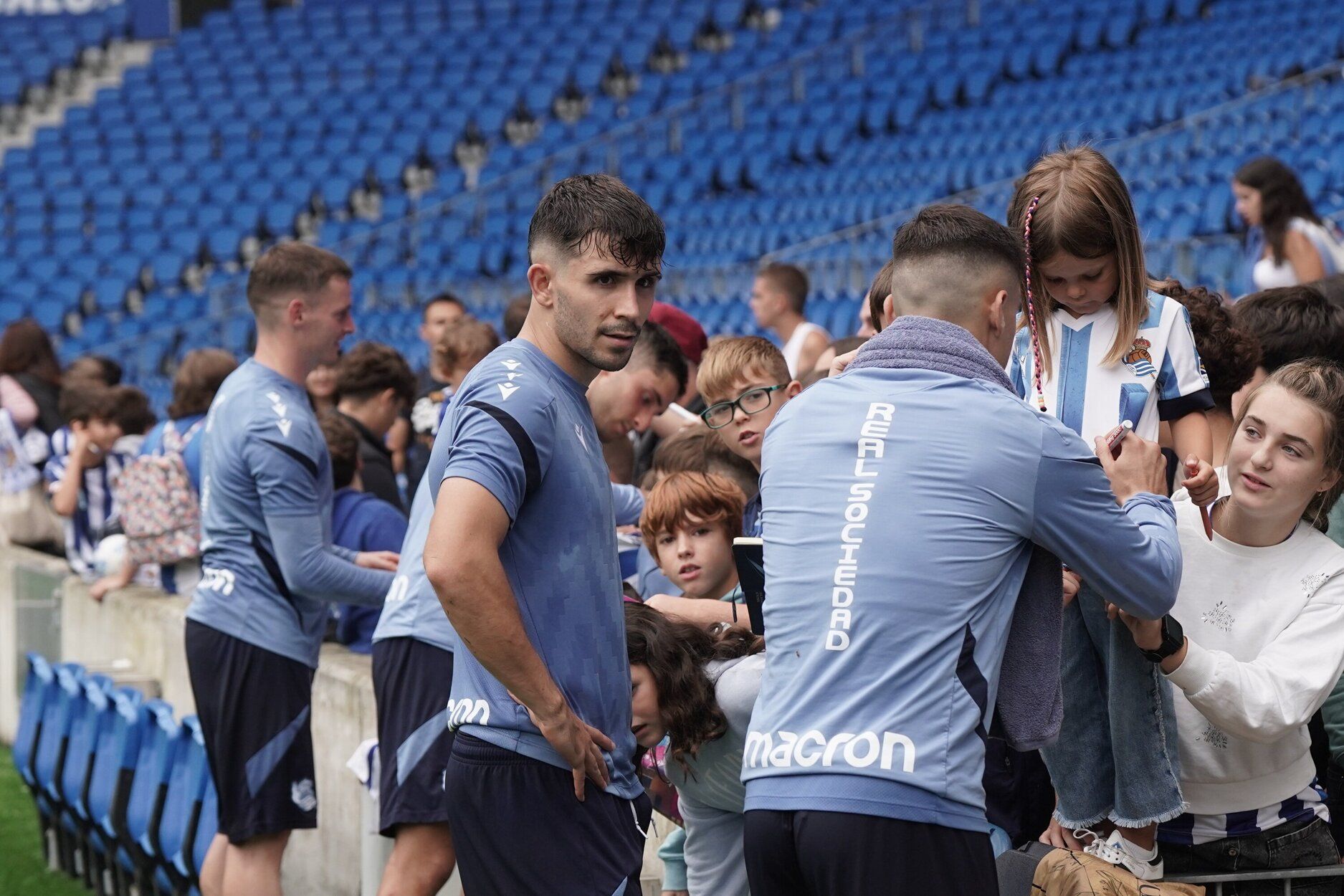 El entrenamiento de la Real a puerta abierta en Anoeta, en imágenes