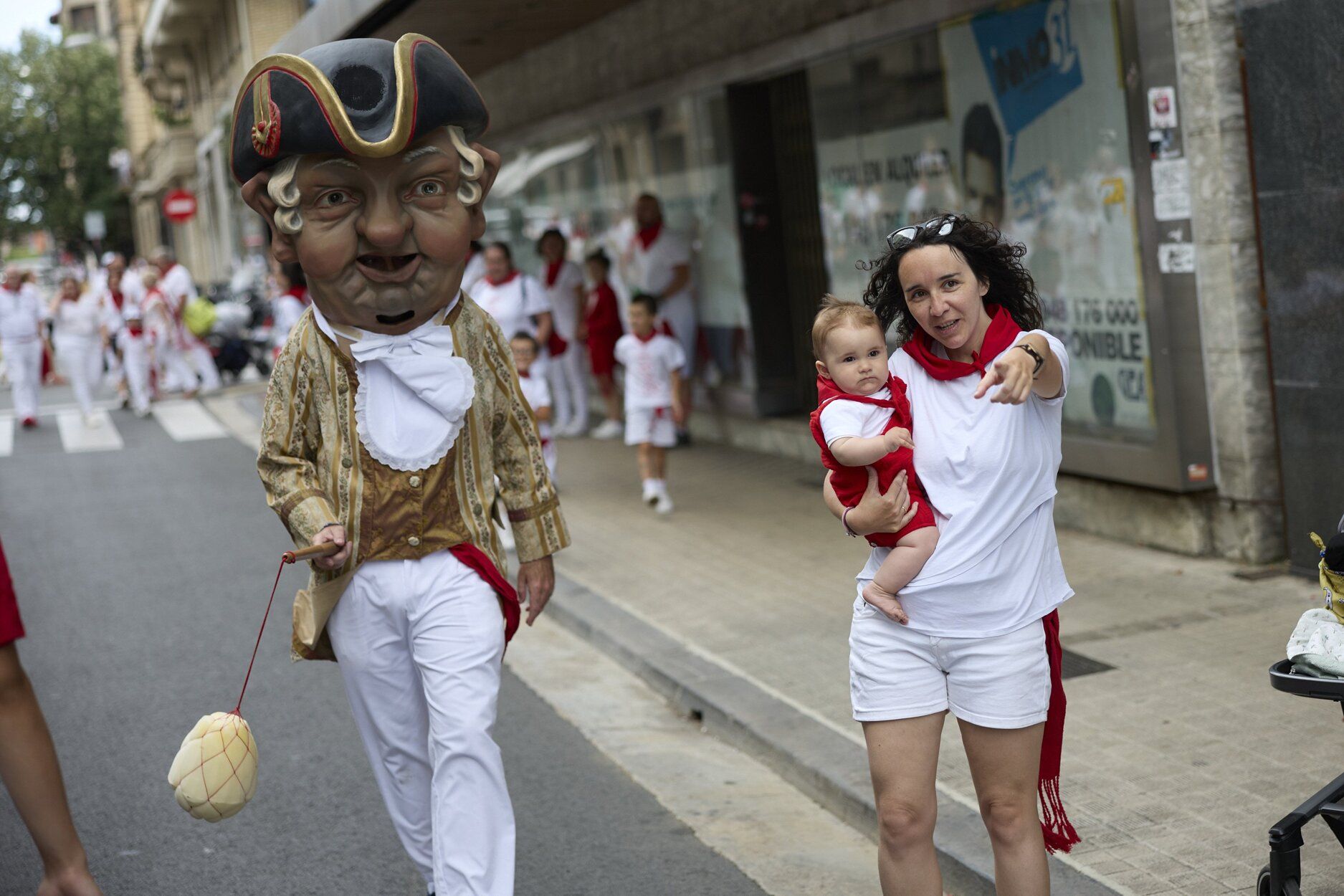 Imágenes de la primera salida de la Comparsa de Gigantes estos Sanfermines