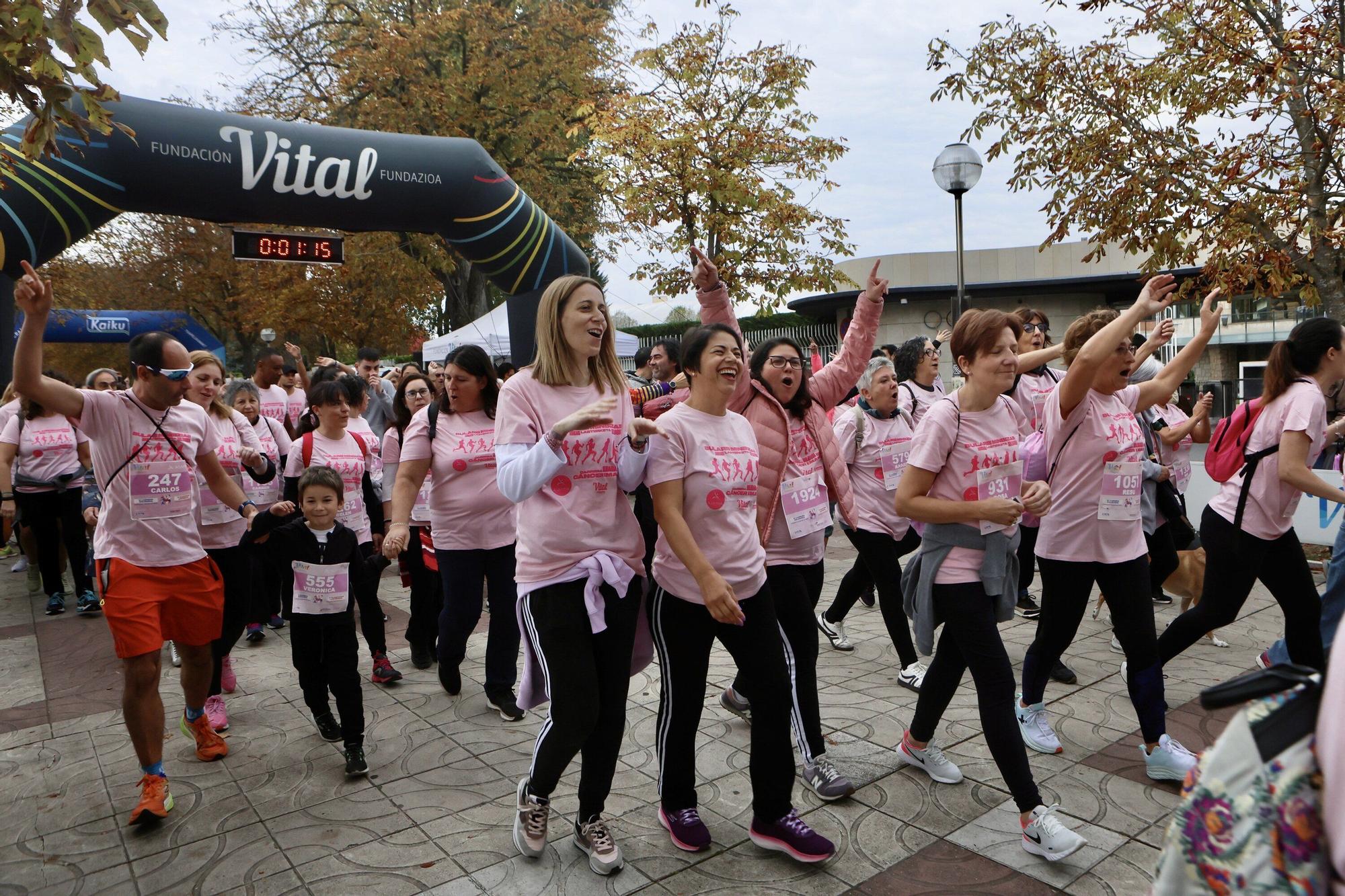 En imágenes: Vitoria se vuelca con la VI Carrera Solidaria contra el Cáncer de Mama