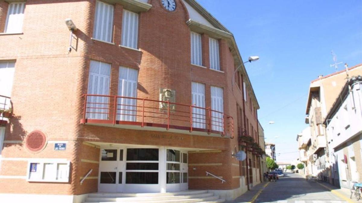 Fachada del Ayuntamiento de Fustiñana.