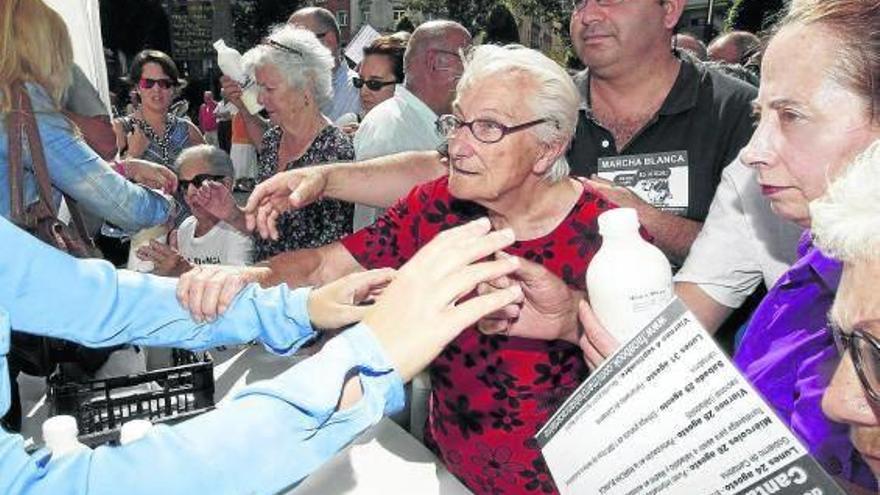 Leche gratis en protesta por un precio digno