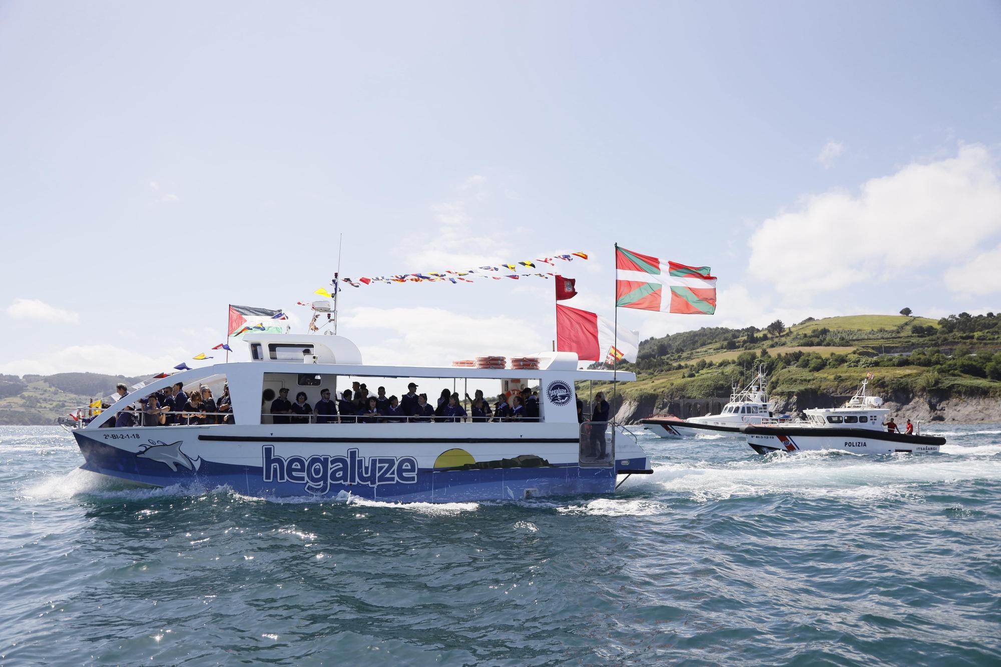 Bermeo cumple con la tradición en Madalenas: lanzamiento de la teja con un recuerdo especial para Palestina