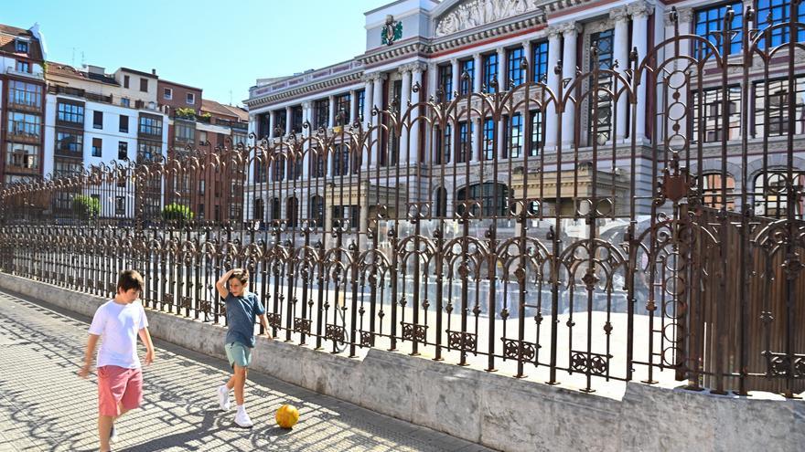 Los bilbainos priorizan la naturalización de ocho patios escolares en los Presupuestos Participativos