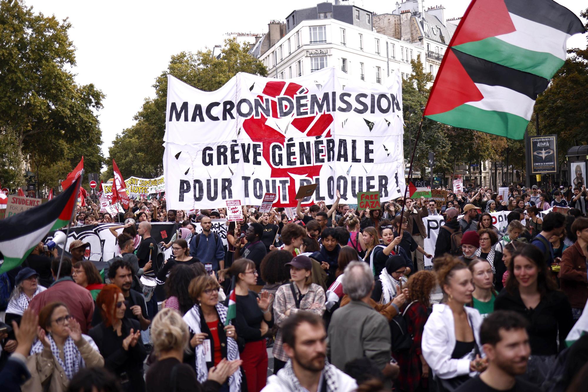 Miles de personas salen a las calles en Francia ante el plan presupuestario que perfila el primer ministro