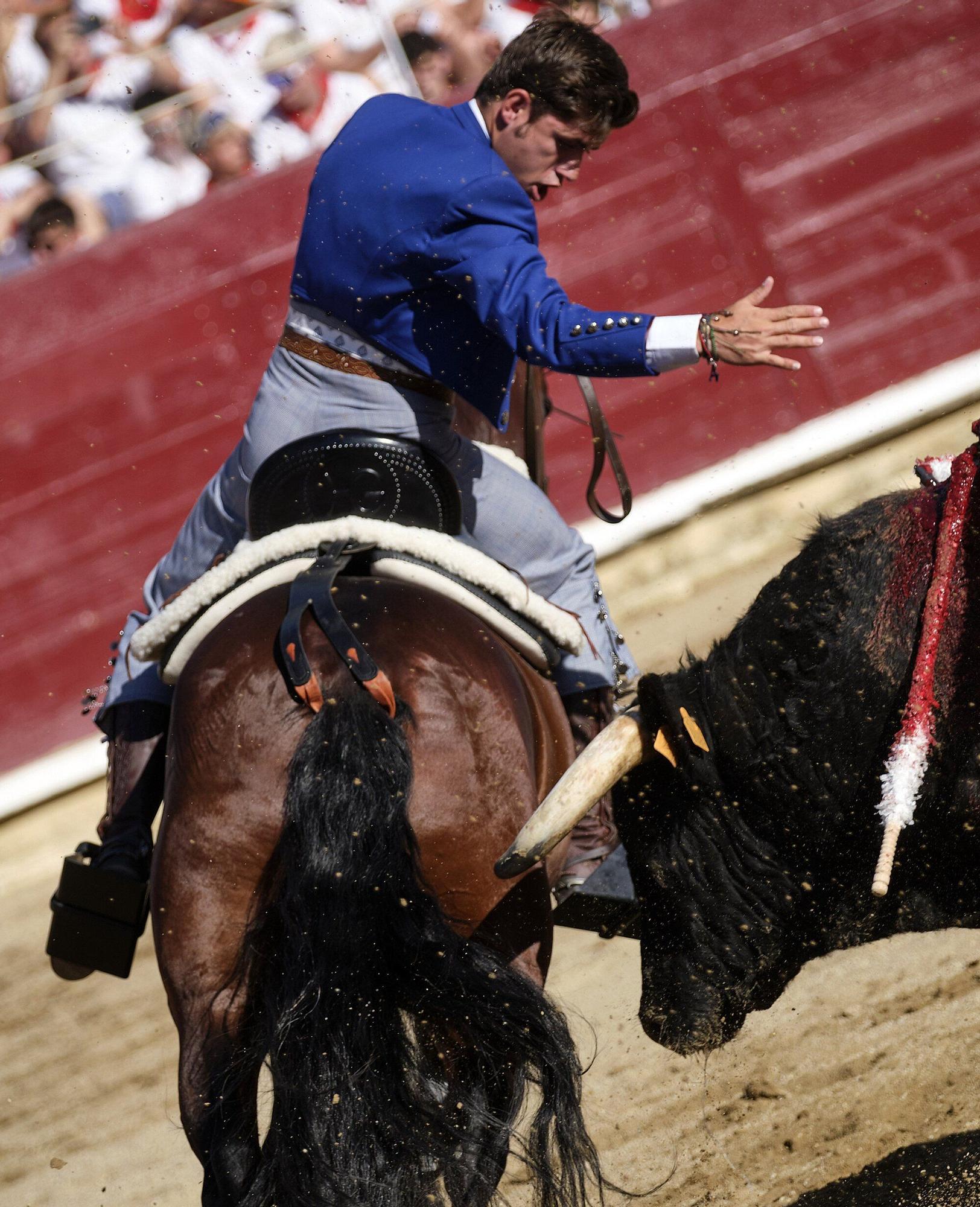 Fotos de la 'encerrona' de Guillermo Hermoso de Mendoza en la plaza de toros de Estella - Lizarra