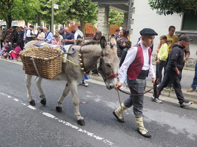 El desfile de la Euskal Jaia de Urretxu, en imágenes