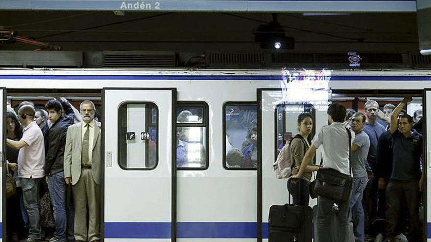 Los trabajadores del Metro y de la Empresa Municipal de Transportes de Madrid están convocados hoy a una nueva jornada de paros parciales.