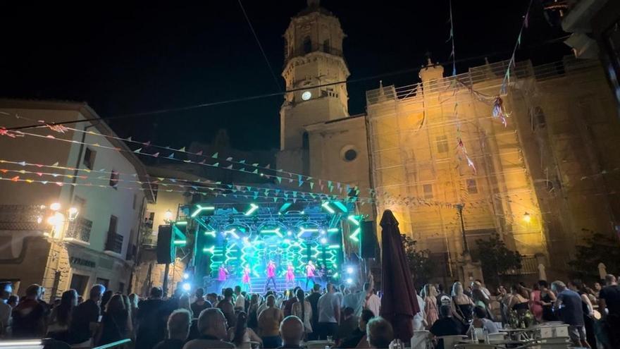 Labastida cita a Zea Mays, Puro Relajo o Mocedades para poner ritmo al verano