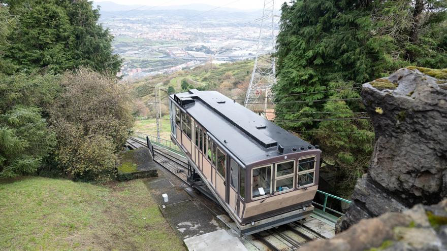 El funicular de Larreineta cumple un siglo con un lavado de cara y nuevas cámaras