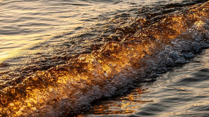 El primer municipio guipuzcoano que prohíbe fumar en su playa