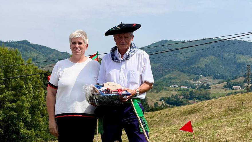 Karlos Ardanza y ‘Mendi’ ganan en Mallabia el campeonato de perros pastor