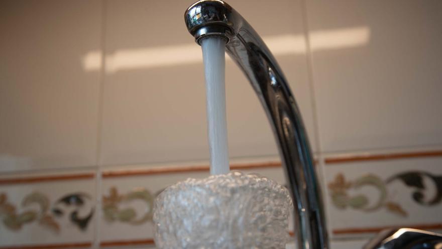 Vitoria sube el precio del agua 9,72 euros en 2027 y 8,88 euros en 2028