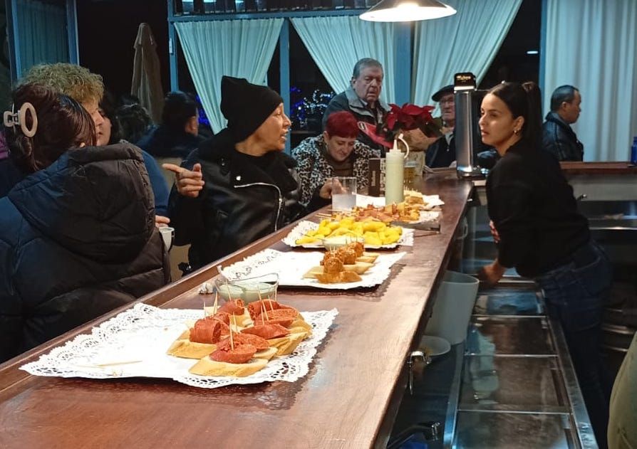 La fiesta de reapertura del bar Bordatxo de Zumarraga