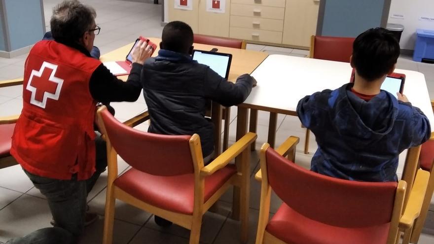 Cruz Roja busca en Debagoiena personas dispuestas a colaborar en el apoyo educativo a escolares