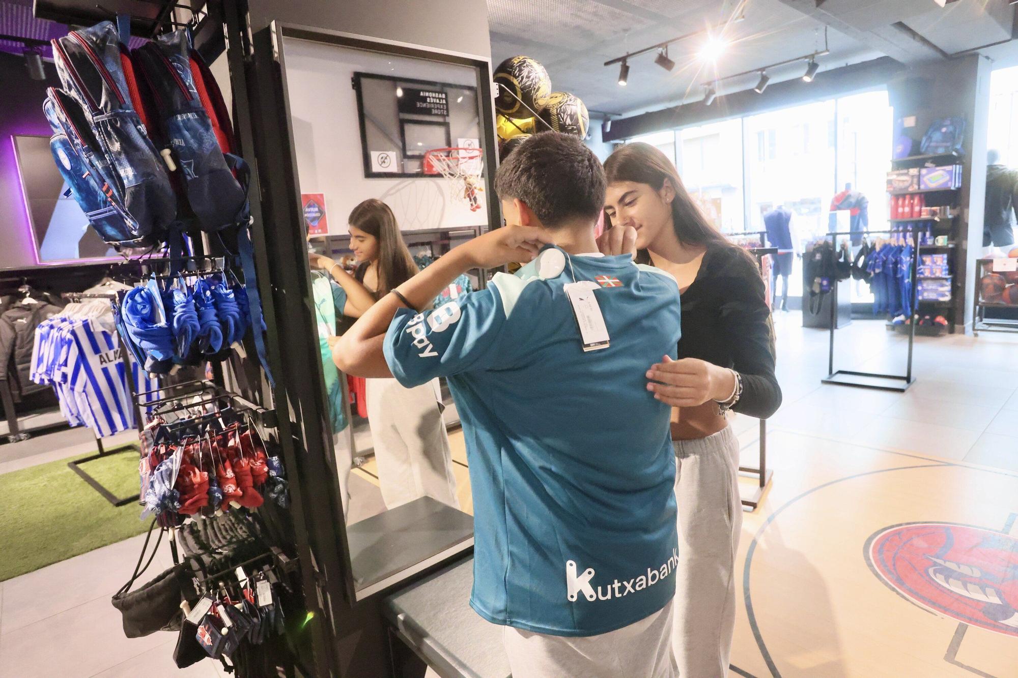 En imágenes: Alavés y Baskonia homenajean al Gorbea en su tercera equipación