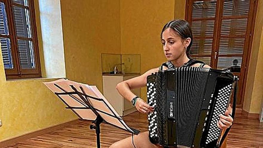 Recepción en el ayuntamiento con los dosieres preparados para comenzar.