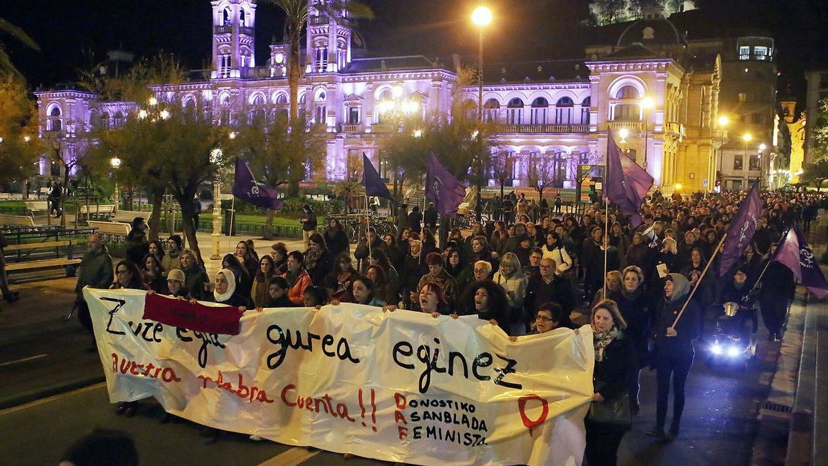 Manifestación contra la violencia de género el 25N en Donostia.