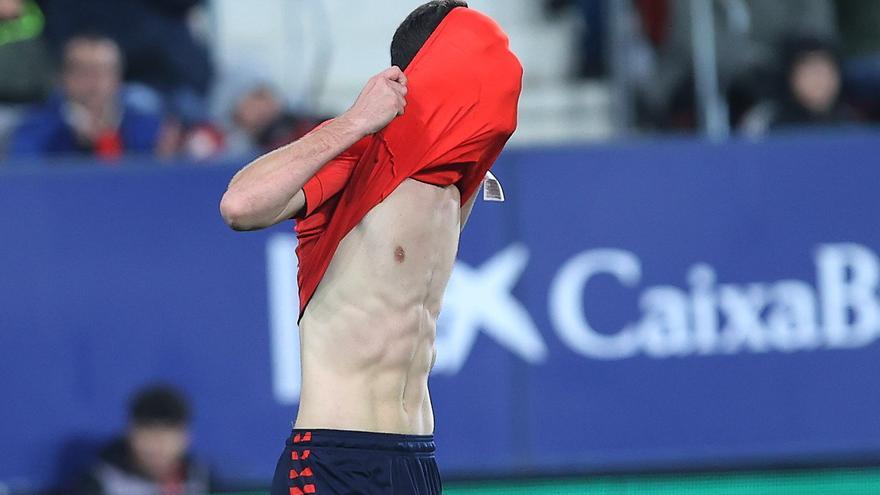 Osasuna se hunde en El Sadar