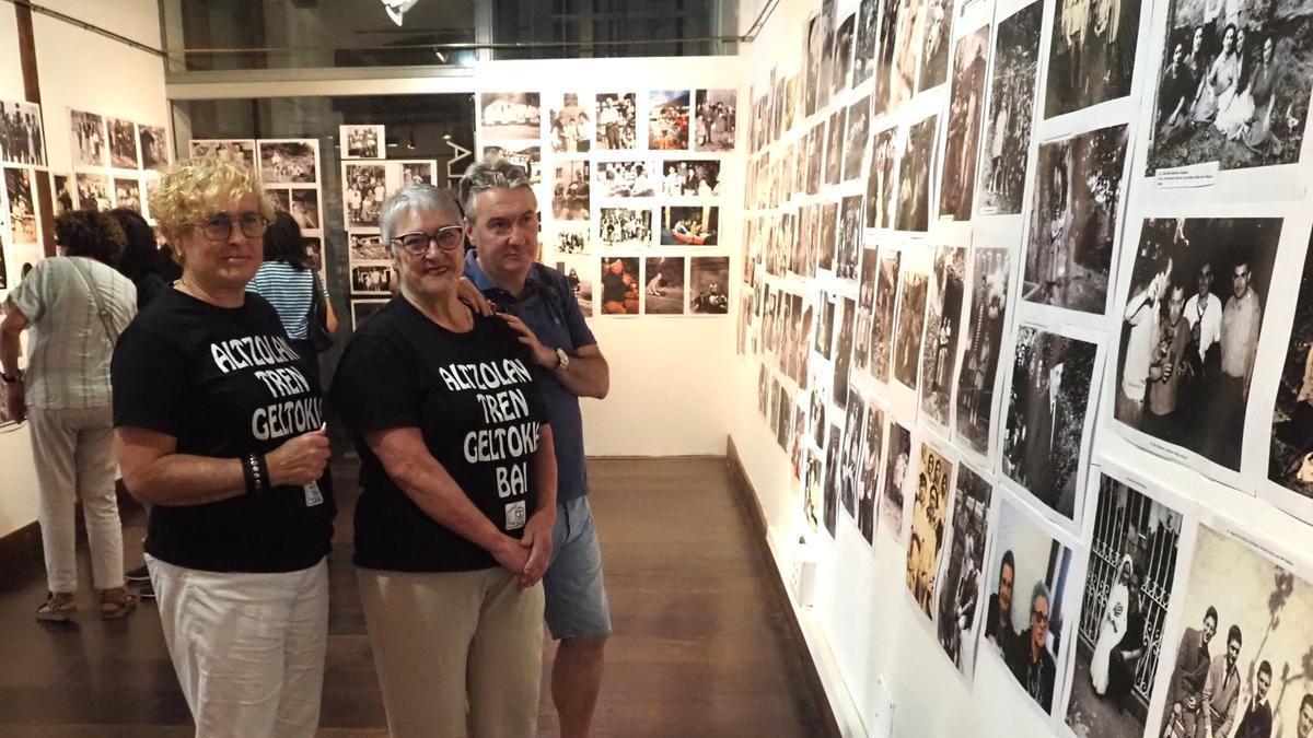Regina Isasti, Jone Landa y Jokin Martínez, artifices de la muestra organizada por Altzola Auzo Elkartea