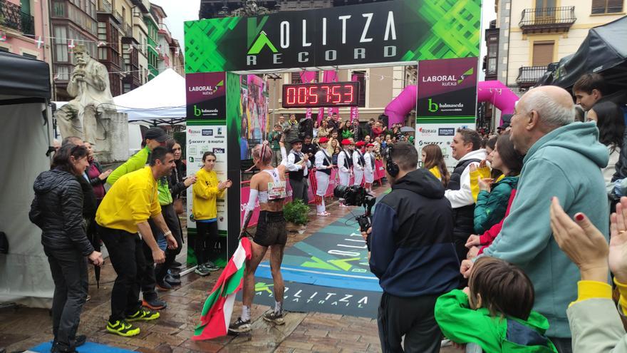 Mérito de hilar juntos el pueblo en Enkarterri