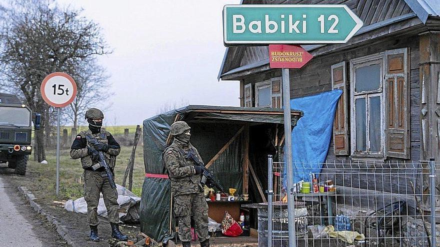 Puesto de control del Ejército polaco en la localidad de Bohoniki, cerca de la frontera. Foto: Efe