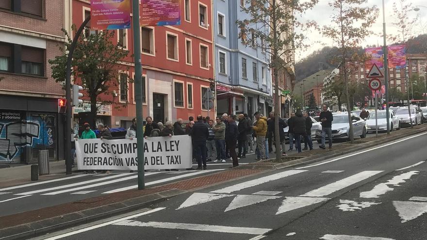 Primeros problemas en los accesos a Bilbao por la movilización de los taxistas