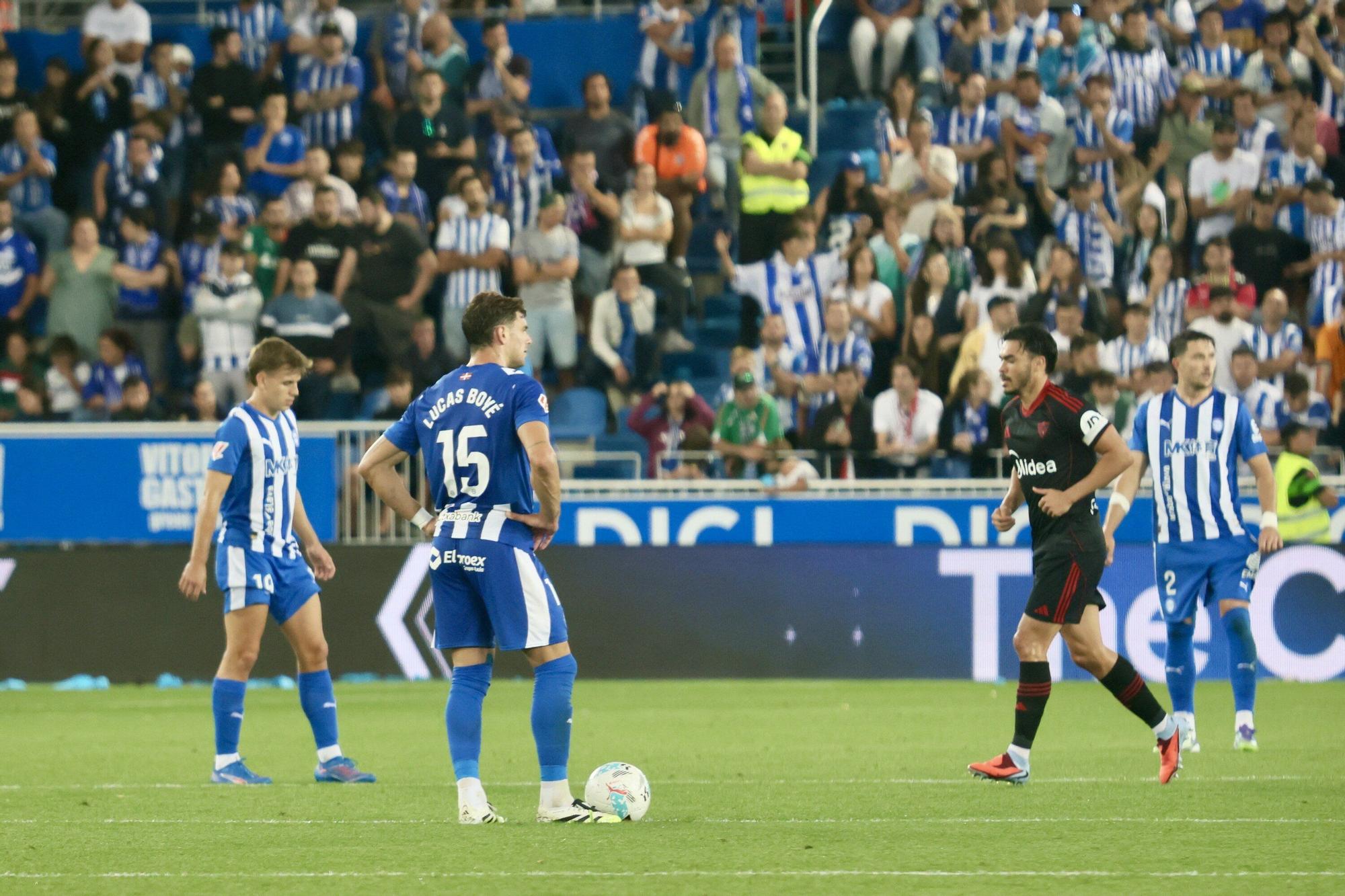 En imágenes: El Alavés cae en Mendizorroza ante el Sevilla