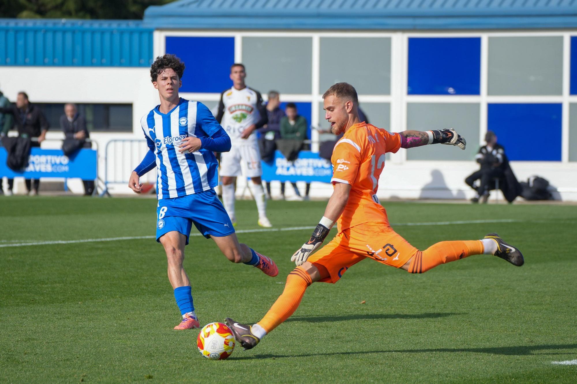 En imágenes: Alavés B derrota al Tudelano