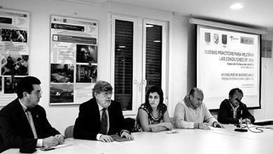 Representantes locales, del Gobierno y del Ministerio.