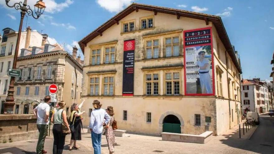 El Museo Vasco de Baiona presenta la exposición del primer libro publicado en euskera