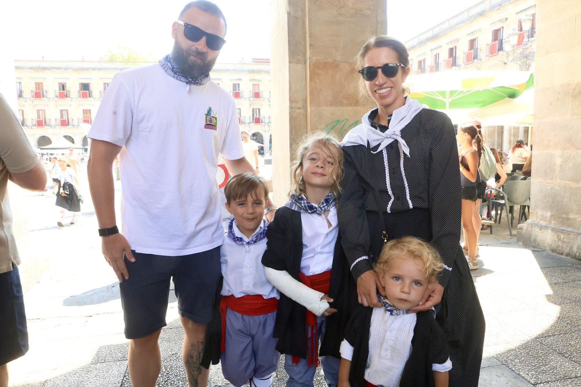 En imágenes: Los txikis se adueñan de su día en las fiestas de La Blanca