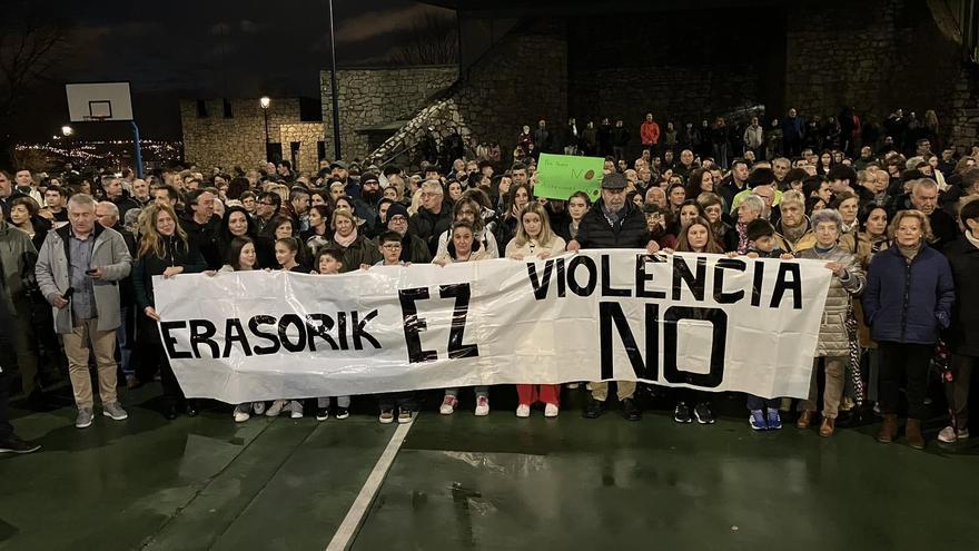 Agresión a policías en Etxebarri: el Ayuntamiento condena los hechos y convoca una concentración de repulsa