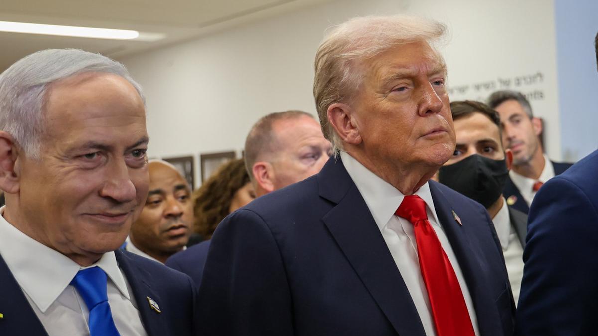 Donald Trump es recibido por el presidente israelí, Benjamín Netanyahu a su llegada a Jerusalén.