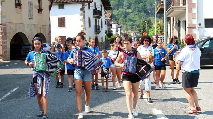 Oronoz-Mugairi comienza sus fiestas bajo la ola de calor