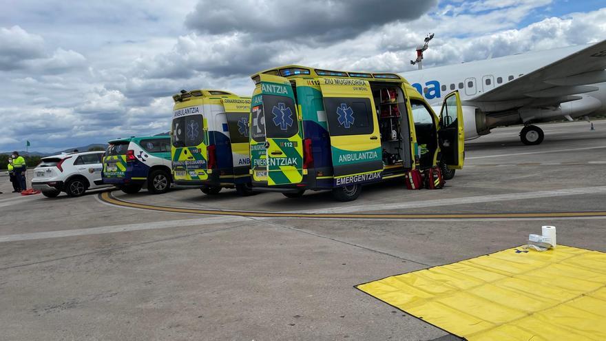 Suspenden el despegue de un vuelo desde Bilbao al detectar un brote vírico en estudiantes