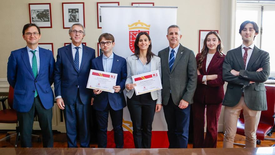 Marta Romera y Ferran Capell, ganadores de las becas MIR 2025