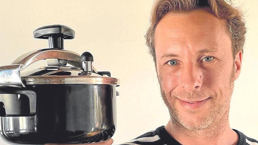 La curiosa historia del chef rebelde que cocina sentado