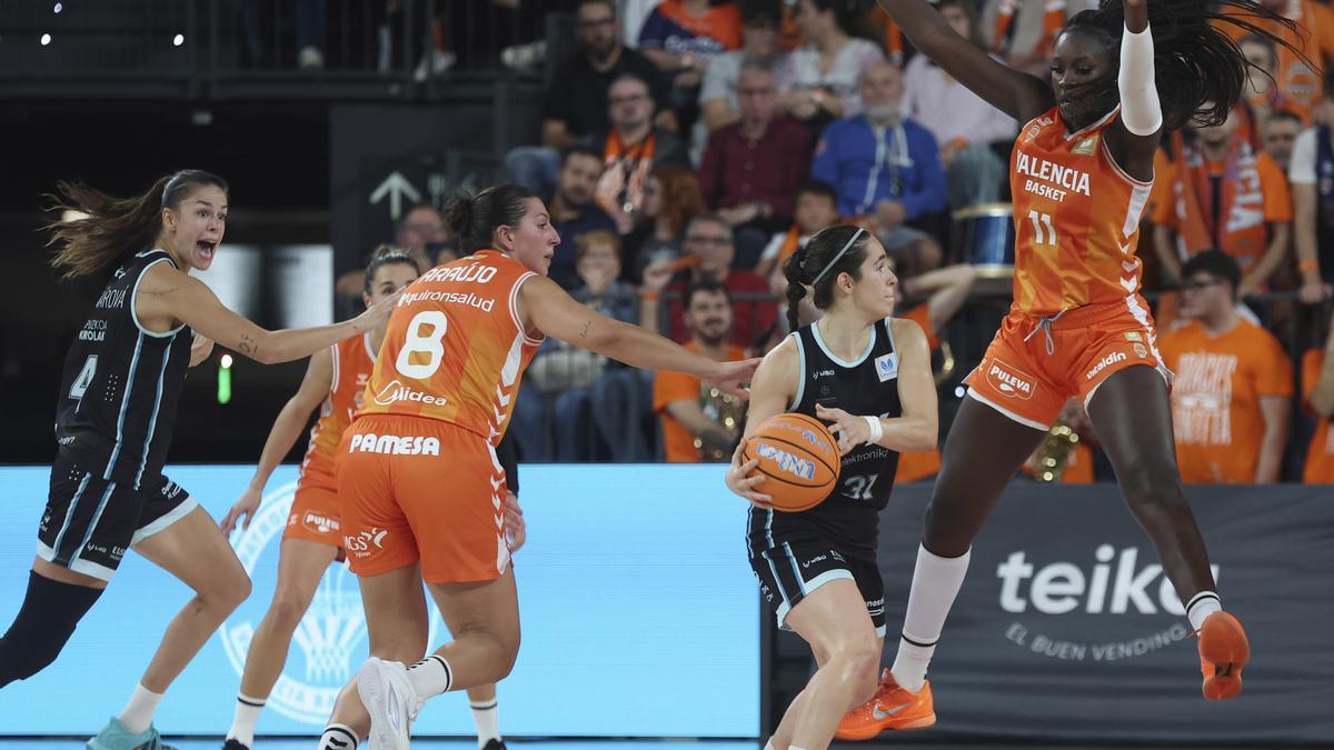 Itziar Ariztimuño, en el duelo ante el Valencia.