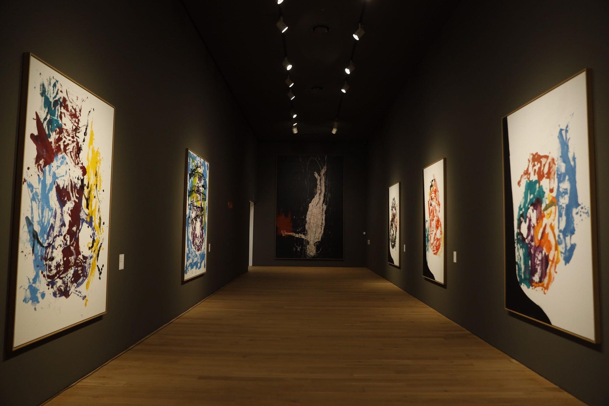 El edificio moderno del Bellas Artes reabre con Baselitz, el artista que decidió pintar el mundo al revés