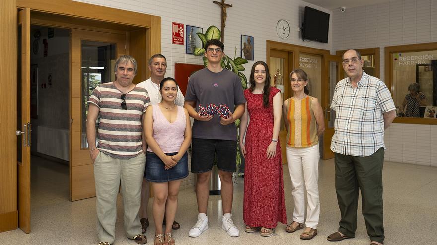 La UPNA dona un modelo de ADN en impresión 3D al colegio Larraona