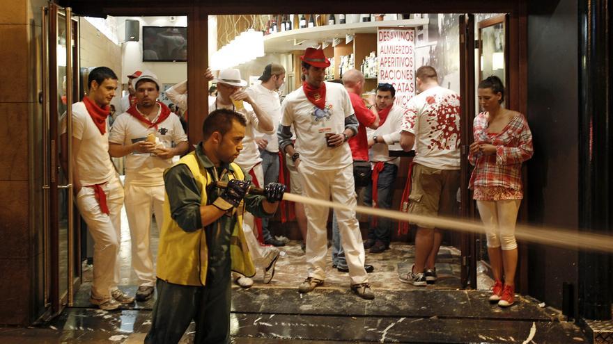 Sanciones de hasta 4.800 euros a seis bares por emitir música con las ventanas abiertas en San Fermín