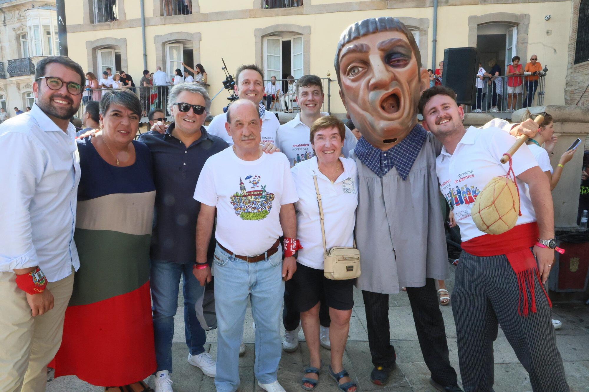 En imágenes: Vitoria sale a la calle a celebrar La Blanca tras el txupinazo