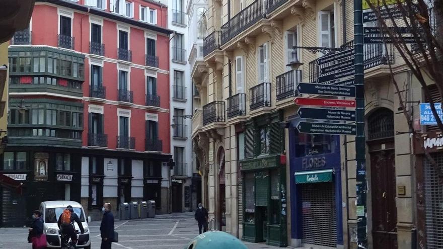 Detenidos dos jóvenes tras un violento robo de madrugada en la calle San Saturnino