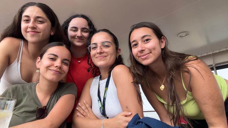 La pesadilla de cinco amigas enfermeras tras quedar atrapadas en un crucero en Dubái: "Hemos escuchado explosiones"