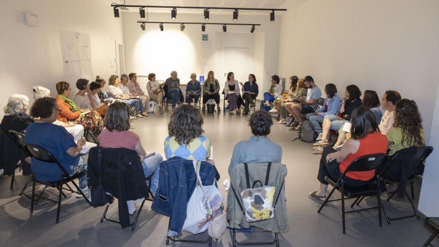 Las doce redes de mayores de Pamplona tejen apoyo en los barrios con actividades de ocio