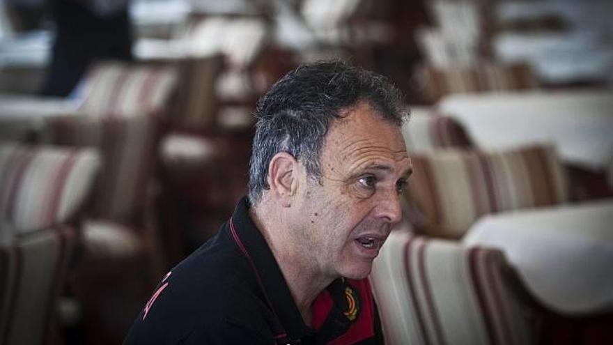La continuidad de Caparrós como técnico divide a la directiva del Mallorca