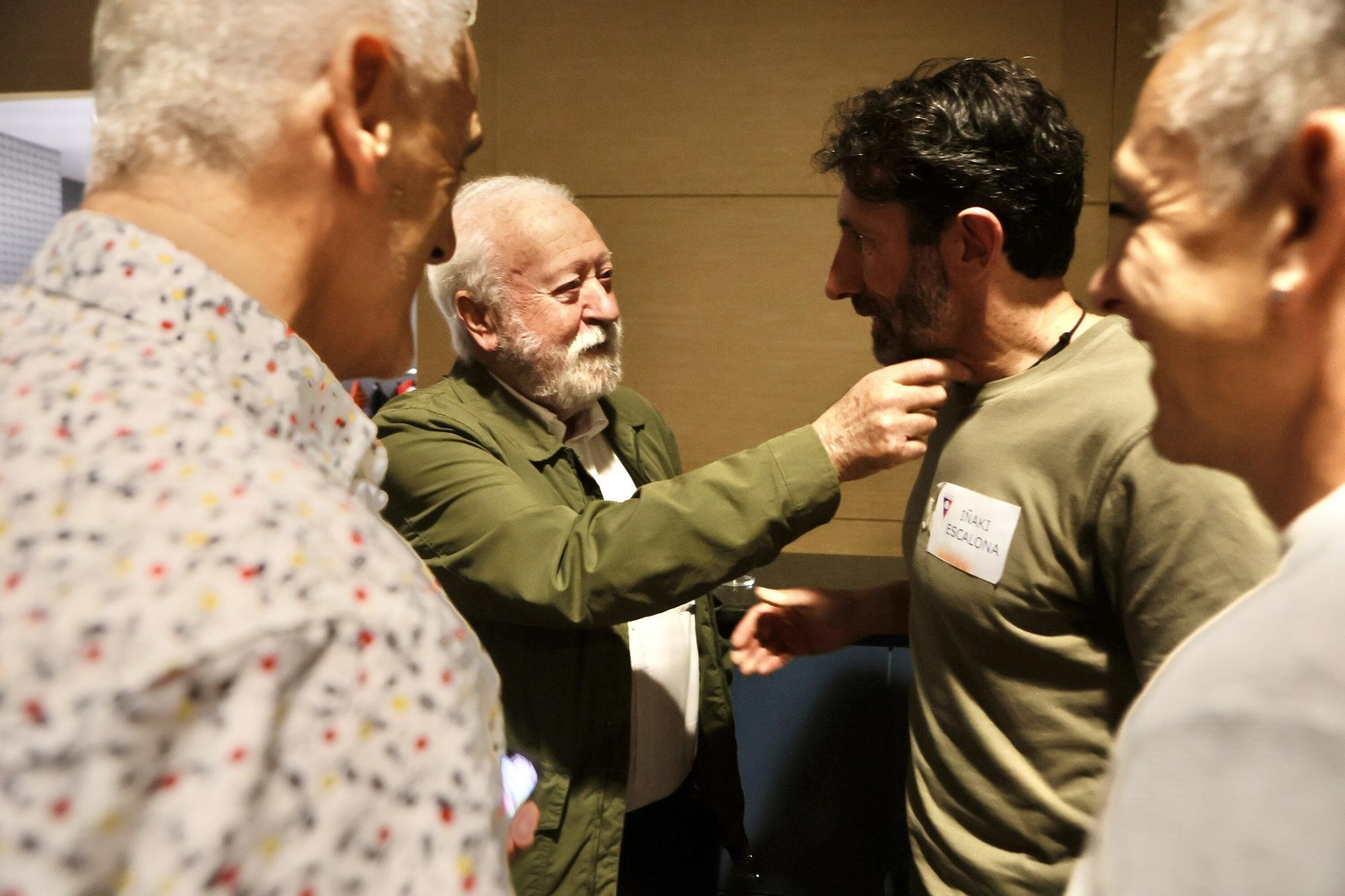 En imágenes: Homenaje al histórico entrenador de atletismo alavés Víctor Clemente