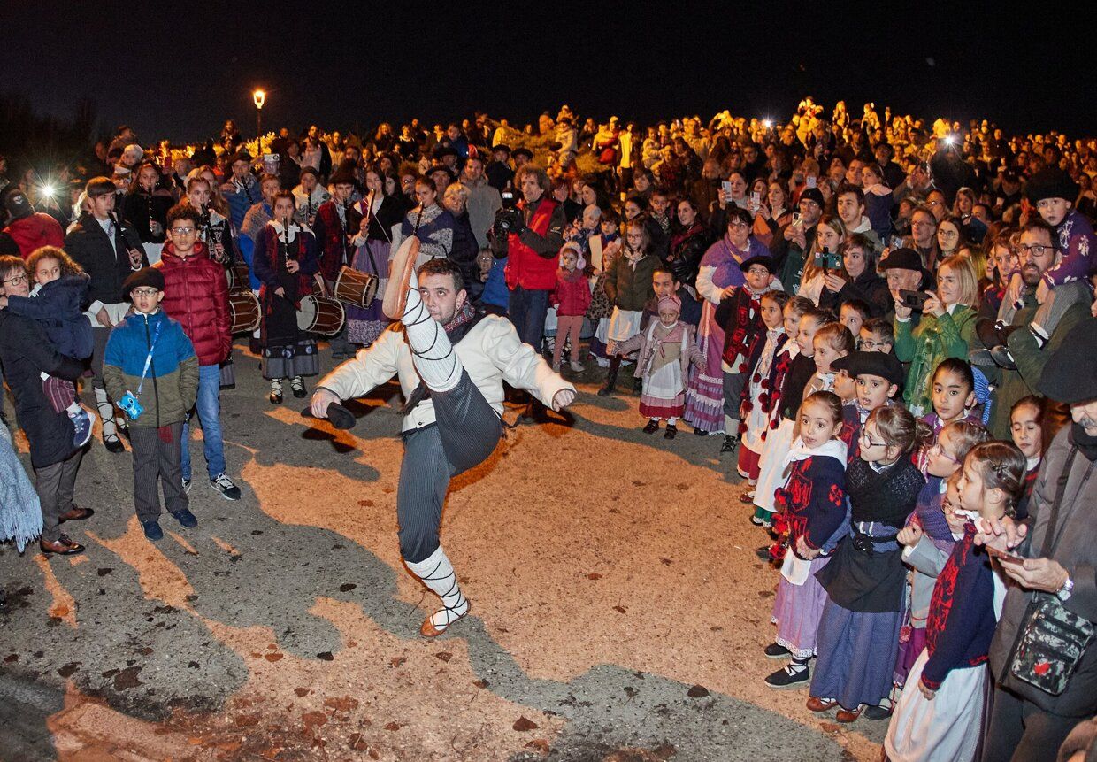 Burlada recibe a Olentzero y Mari Domingi