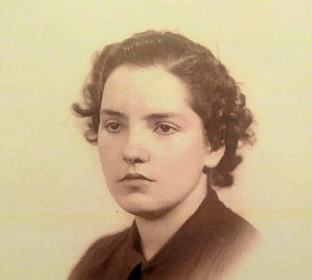 Petra Azpiroz leitzarra, Lizarrako Euskal Eskolako andereñoa.